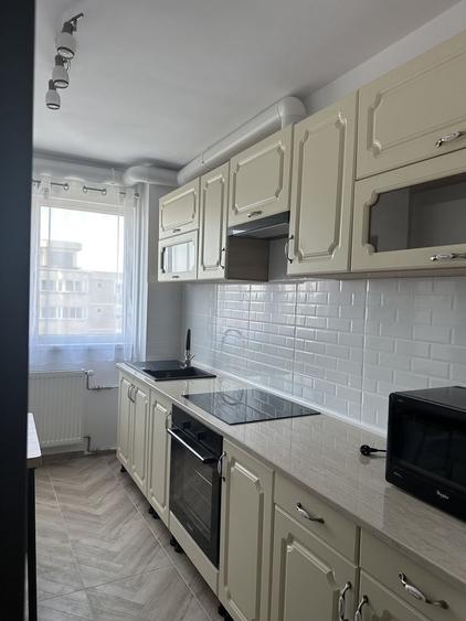 Apartament cu 3 camere decomandat în Lotus
