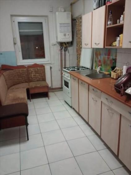 Apartament cu 3 camere decomandat în Răcădău