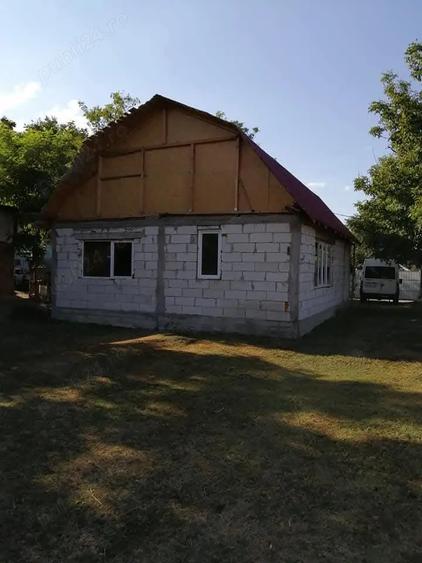 Casă cu 3 camere în 1 Decembrie