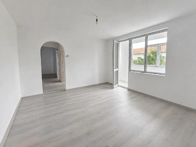 Apartament cu 3 camere semidecomandat în Dărmănești