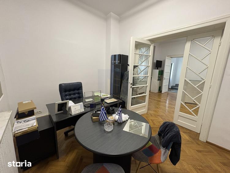 Casă cu 9 camere cu Teren 300 Mp în Eminescu