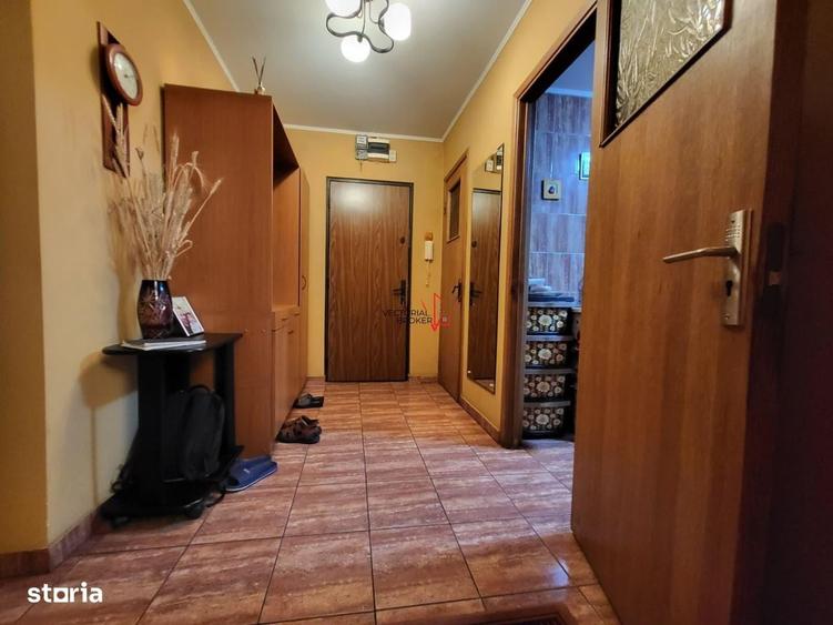 Apartament cu 4 camere decomandat în Titan