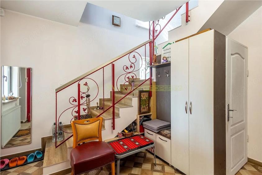 Casă cu 5 camere cu Teren 300 Mp în Central