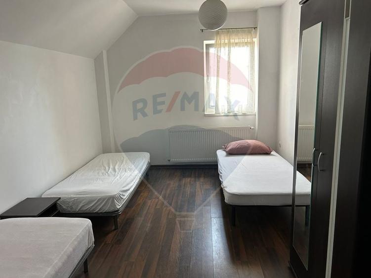 Apartament cu 3 camere decomandat în Săsar
