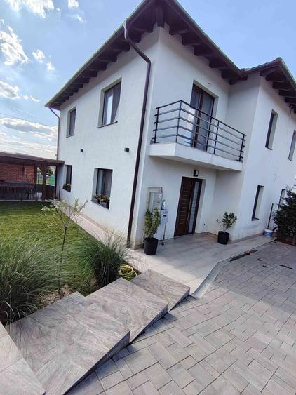 Casă cu 3 camere în Central
