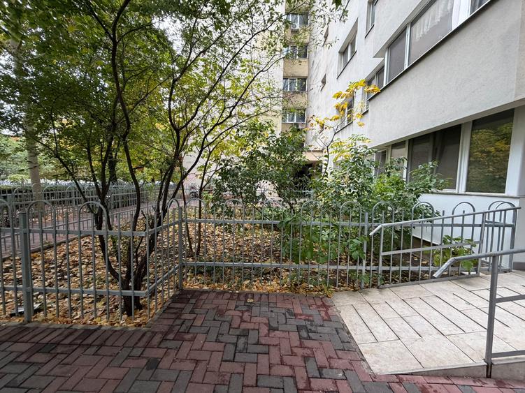 Apartament cu 2 camere semidecomandat în Dristor