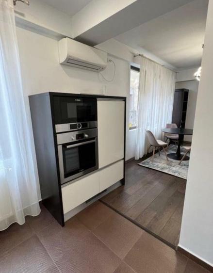 Apartament cu 2 camere semidecomandat, mobilat în Dorobanți