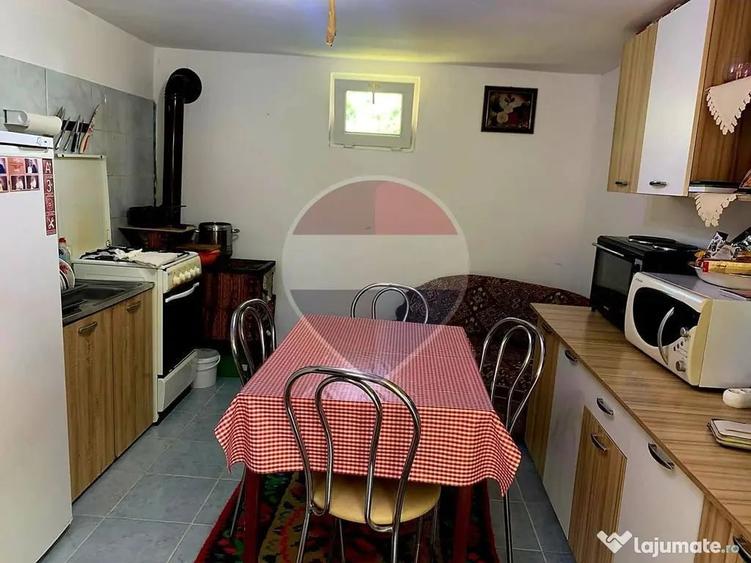 Casă cu 3 camere cu Teren 1043 Mp în Dochia