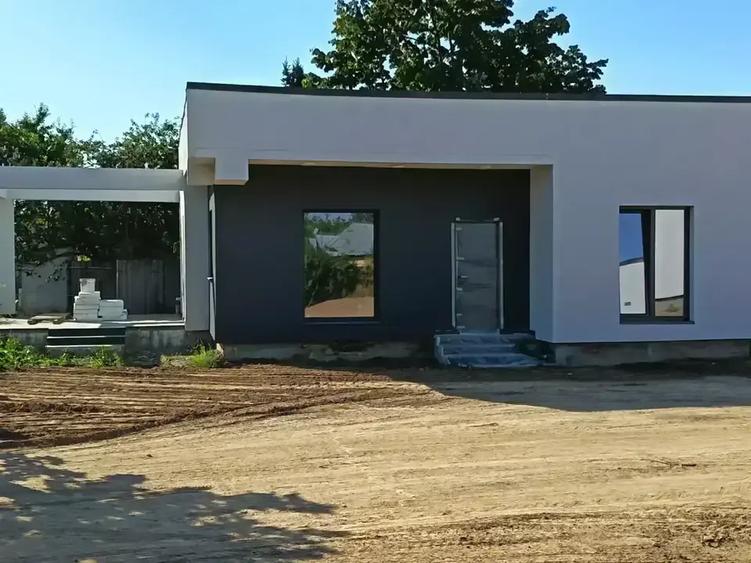 Casă cu 3 camere cu Canalizare în Afumați