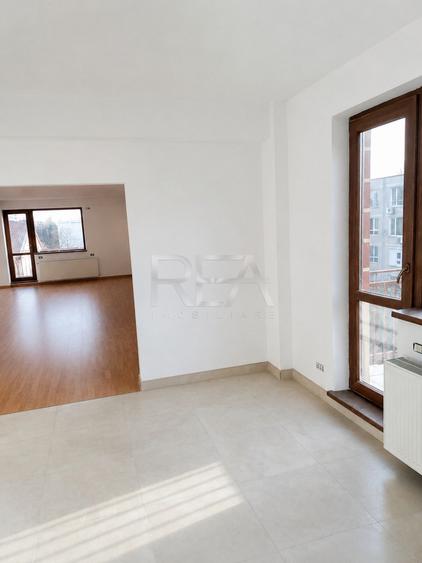 Apartament cu 4 camere decomandat în Ozana