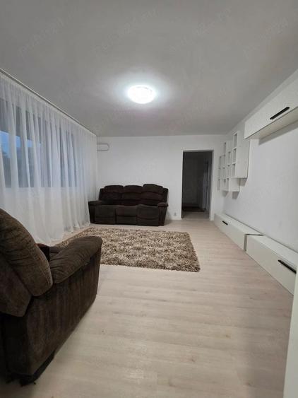 Apartament cu 3 camere semidecomandat, mobilat în Colentina