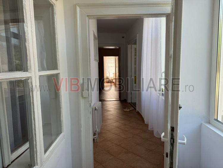 Casă cu 10 camere cu Teren 411 Mp în Lunei