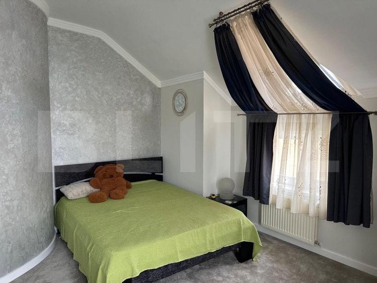Casă individuală cu 7 camere cu Garaj în Cetate