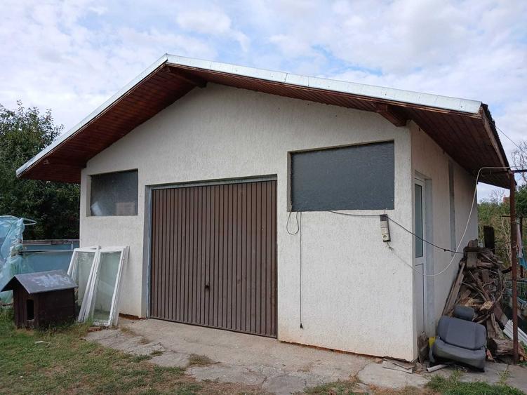 Casă cu 4 camere cu Teren 1300 Mp în Săbăreni