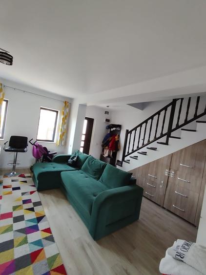 Casă cu 4 camere în Valea Adâncă