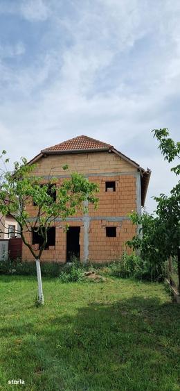 Casă cu 4 camere în Sânnicolau Mic