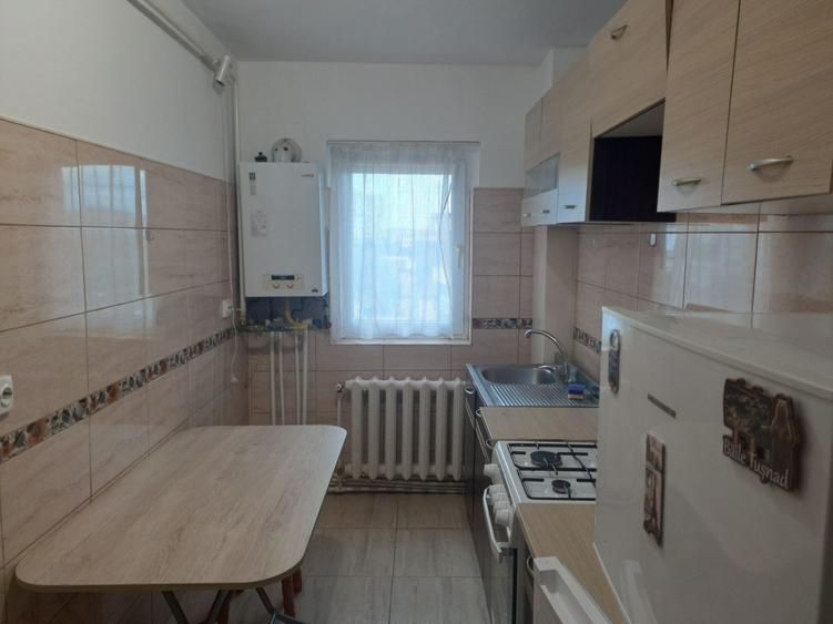 Apartament cu 2 camere decomandat în Exterior Vest