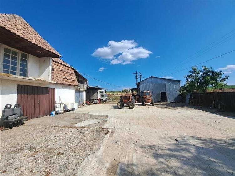 Casă individuală cu 3 camere cu Teren 1000 Mp în Sânlazăr