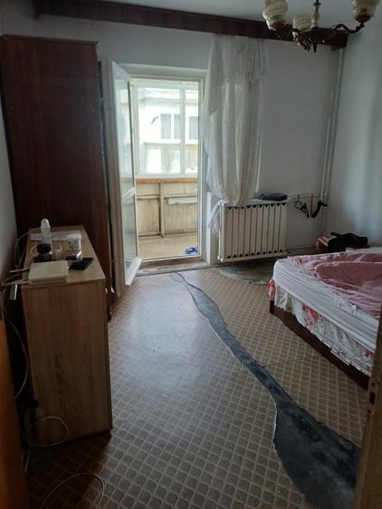Apartament cu 3 camere decomandat în Aviației
