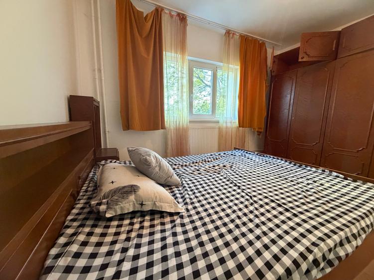 Apartament cu 2 camere semidecomandat în Soarelui