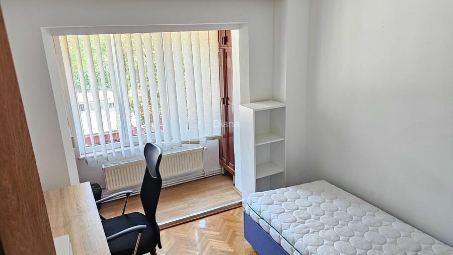 Dau in chirie Apartament cu 4 camere, 2 bai, str. Pasteur, foarte aproape de UMF