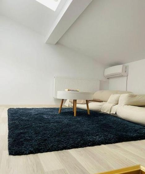 Apartament cu 4 camere semidecomandat în Bucureștii Noi