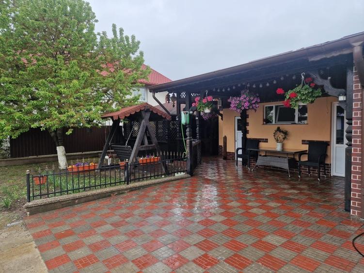 Casă cu 4 camere în Central