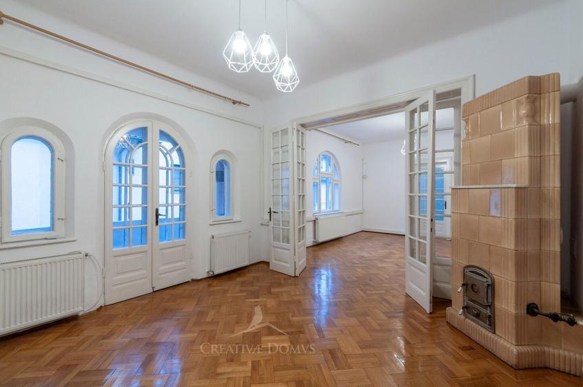 Apartament cu 3 camere semidecomandat în Domenii