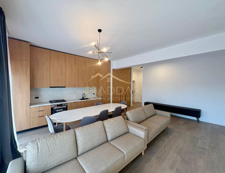 Apartament cu 3 camere semidecomandat, mobilat în Băneasa
