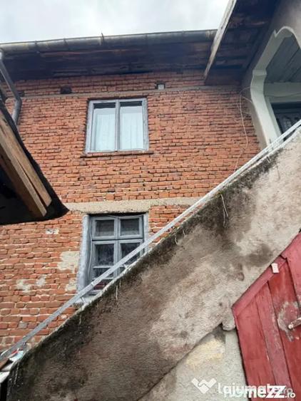 Casă cu 6 camere cu Teren 270 Mp în Central