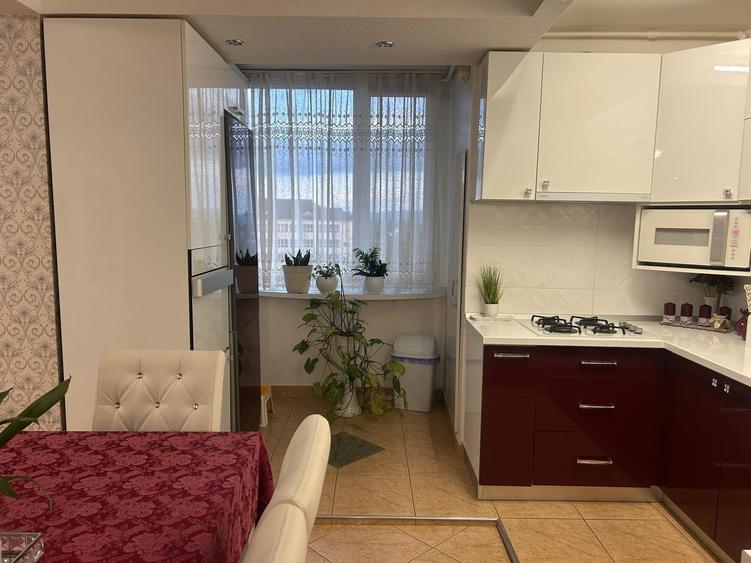 Apartament cu 4 camere decomandat în Central