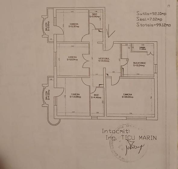 Apartament cu 4 camere decomandat în Tei
