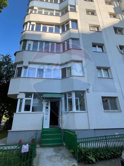 Apartament cu 4 camere decomandat, mobilat în Rahova