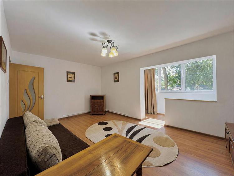 Apartament cu 3 camere decomandat, mobilat în Bartolomeu