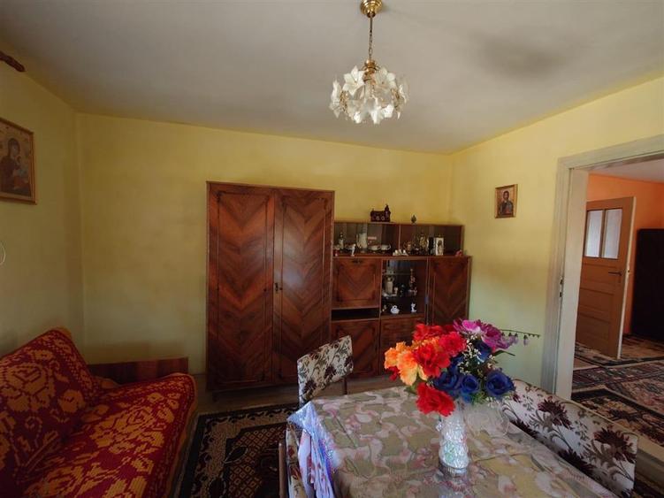 Casă individuală cu 5 camere cu Canalizare în Crișcior