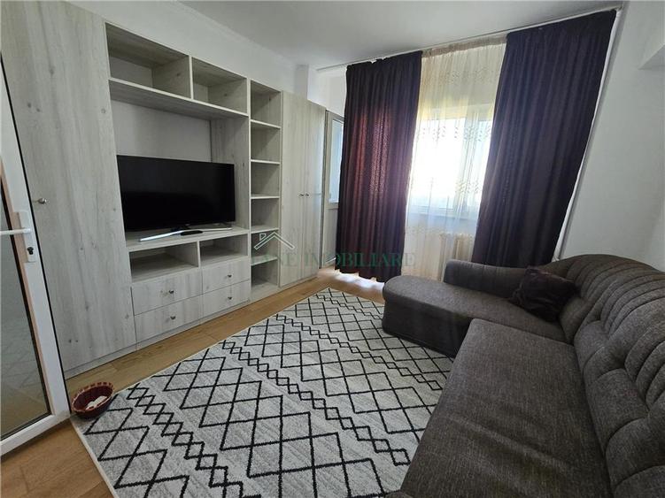 Apartament cu 3 camere decomandat, mobilat în Brâncoveanu