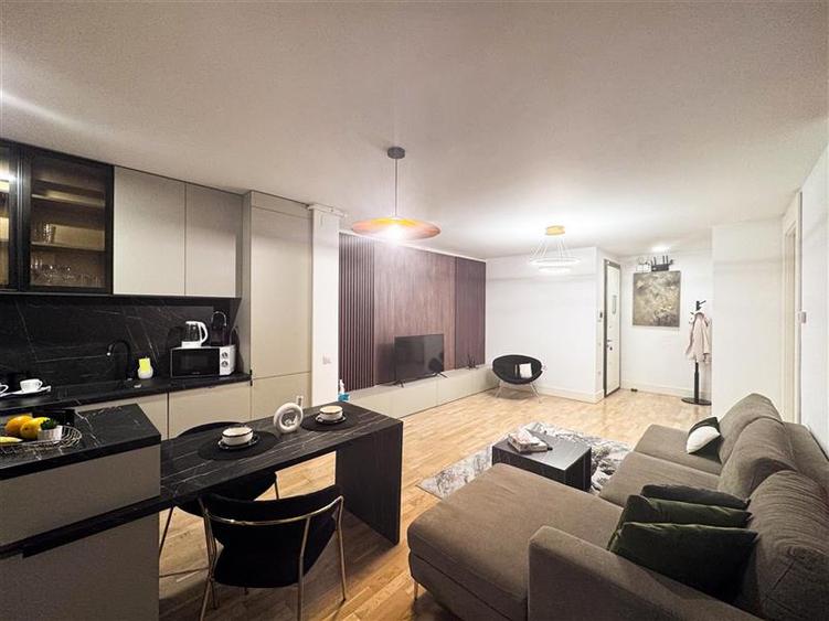 Apartament cu 2 camere semidecomandat, mobilat în Floreasca