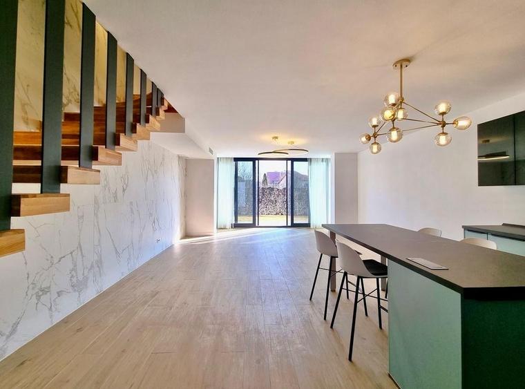 Duplex cu 5 camere cu Teren 220 Mp în Iancu Nicolae