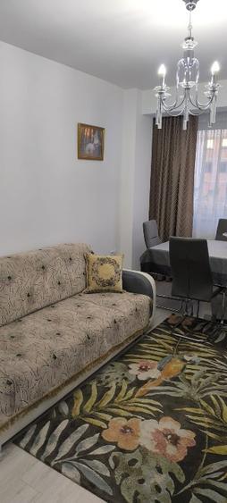 Apartament cu 3 camere decomandat în Florești