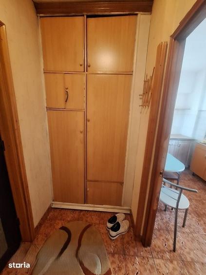 Apartament cu 2 camere semidecomandat în Podu Roș