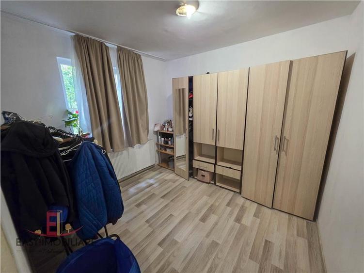 Apartament cu 3 camere decomandat în Dâmbu Pietros