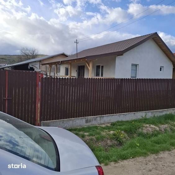 Casă cu 2 camere cu Teren 85 Mp în Năeni