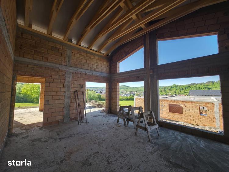 Casă cu 4 camere cu Teren 700 Mp în Livezeni