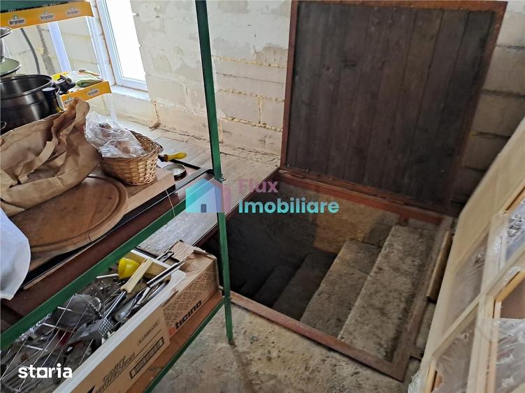Casă cu 5 camere cu Teren 800 Mp în Cornu Luncii