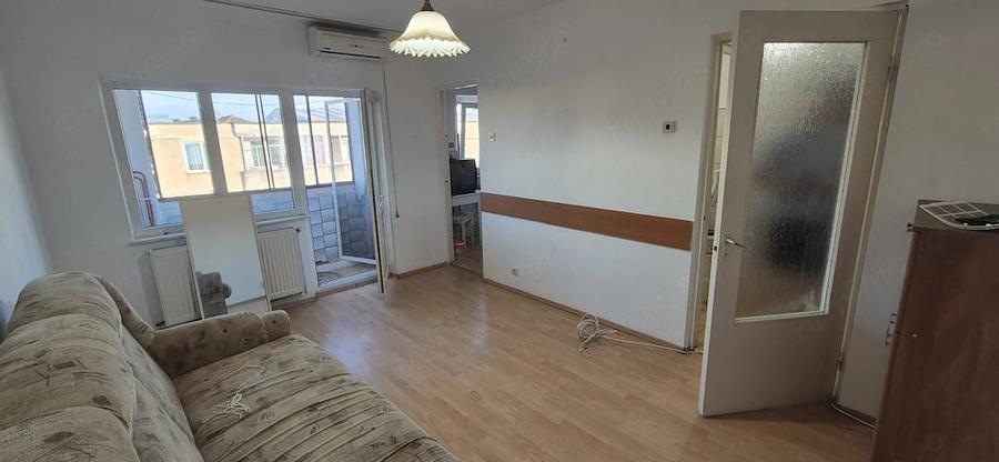 Garsonieră decomandată în Piața Centrală