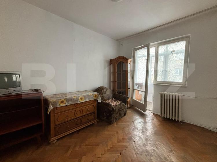 Apartament cu 2 camere semidecomandat, mobilat în Valenta