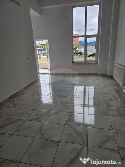 Spa?iu comercial de 40mp de inchiriat in zona 1 Mai - 9
