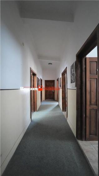 Spațiu comercial, de 1,500 mp, în Vașcău
