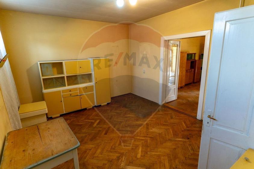 Casă cu 4 camere cu Teren 818 Mp în Central