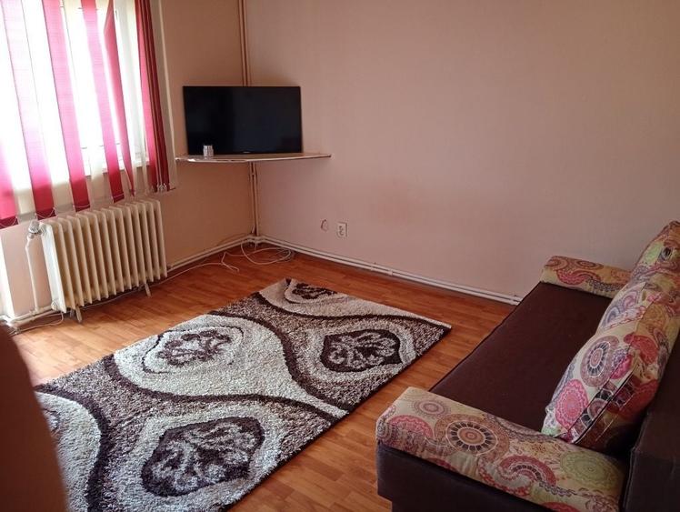 Apartament cu 3 camere decomandat în Calea Romanului
